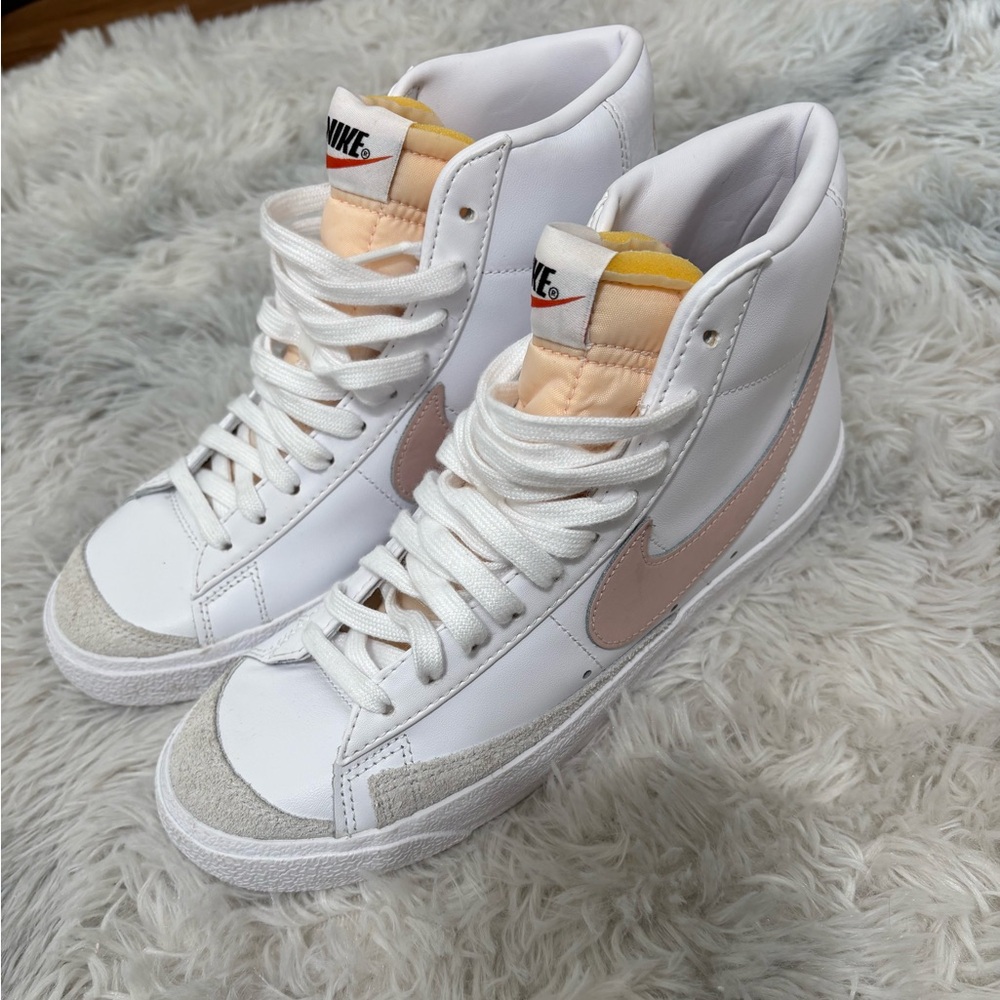 Nike Blazer Mid 77 Sunset Pulse Sneaker Womens 7.5 White Pink Swoosh Logo